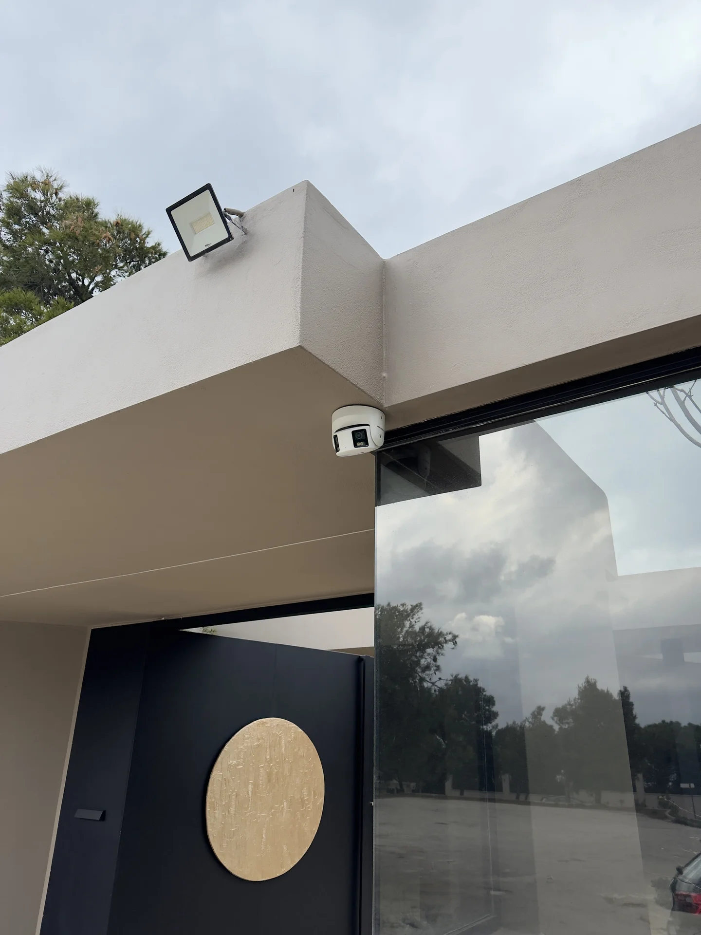 Smart Villa Βορείων Προαστίων - Ολοκληρωμένο smart security σε μοντέρνα βίλα