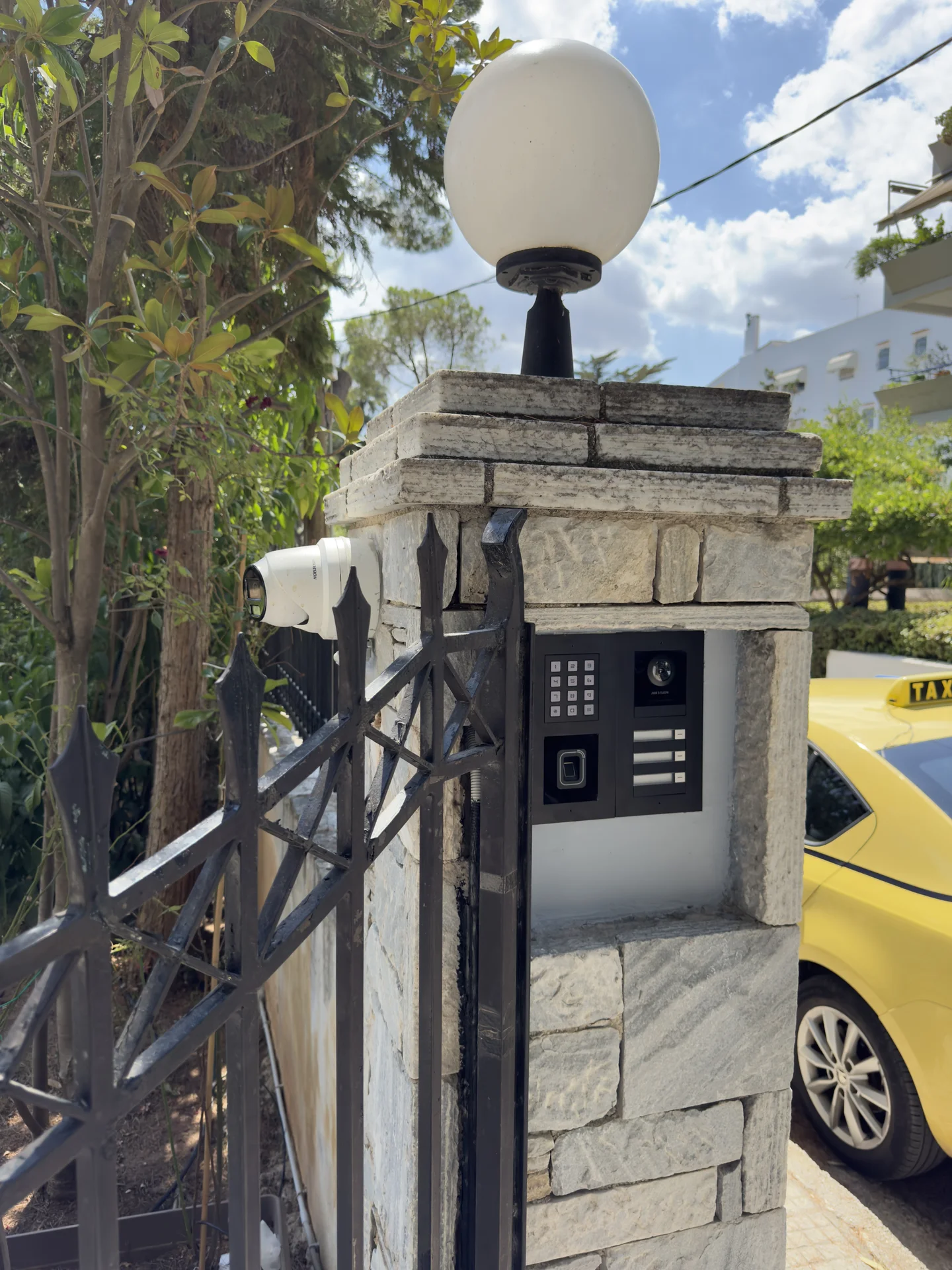 Βίλα με Smart θυροτηλεόραση - Θυροτηλεόραση με tag, δαχτυλικό αποτύπωμα και πληκτρολόγιο